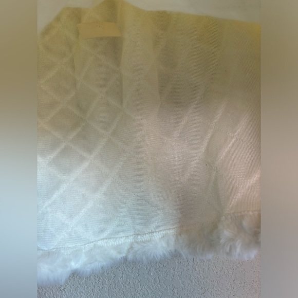 NWT Hot & Delicious White Quilted Faux Fur Drawstring Mini Skirt L - Picture 7 of 8